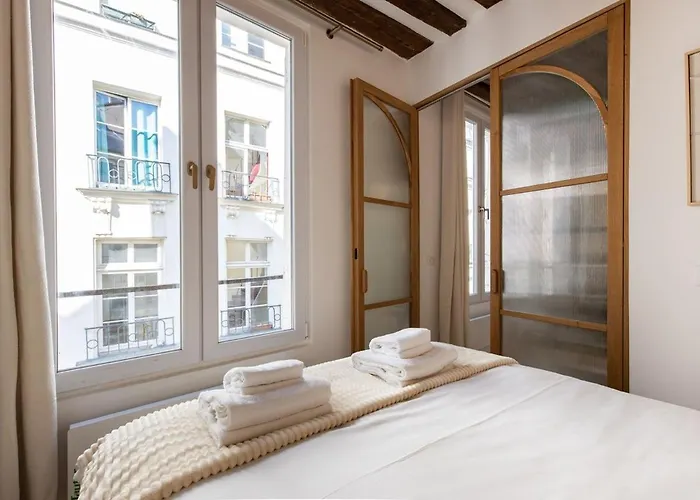 4#new 4 People - Saint-germain Notre-dame Paris